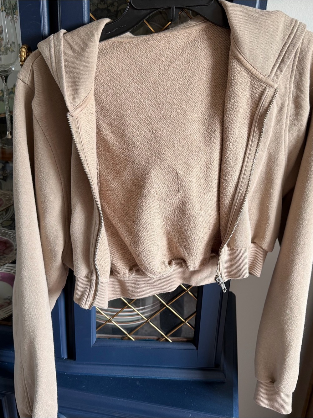 Alo Yoga Sweet Escape Zip Up Hoodie - Gravel
Women’s Beige Cropped Hoodie Jacket